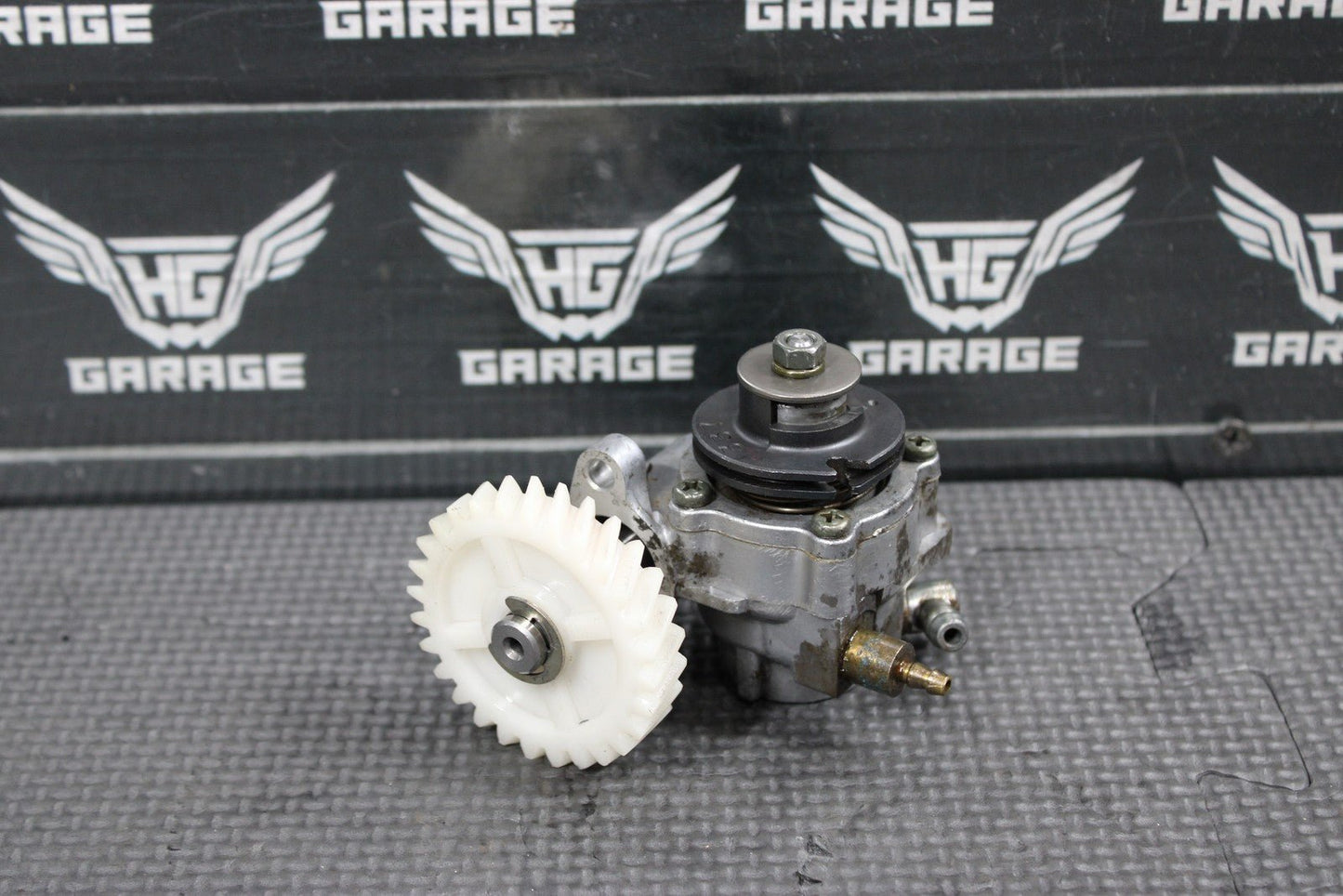 1997 YAMAHA 90 - 00 RT100 OEM ENGINE MOTOR OIL PUMP 3UL - 13101 - 00 - 00 - hggarage