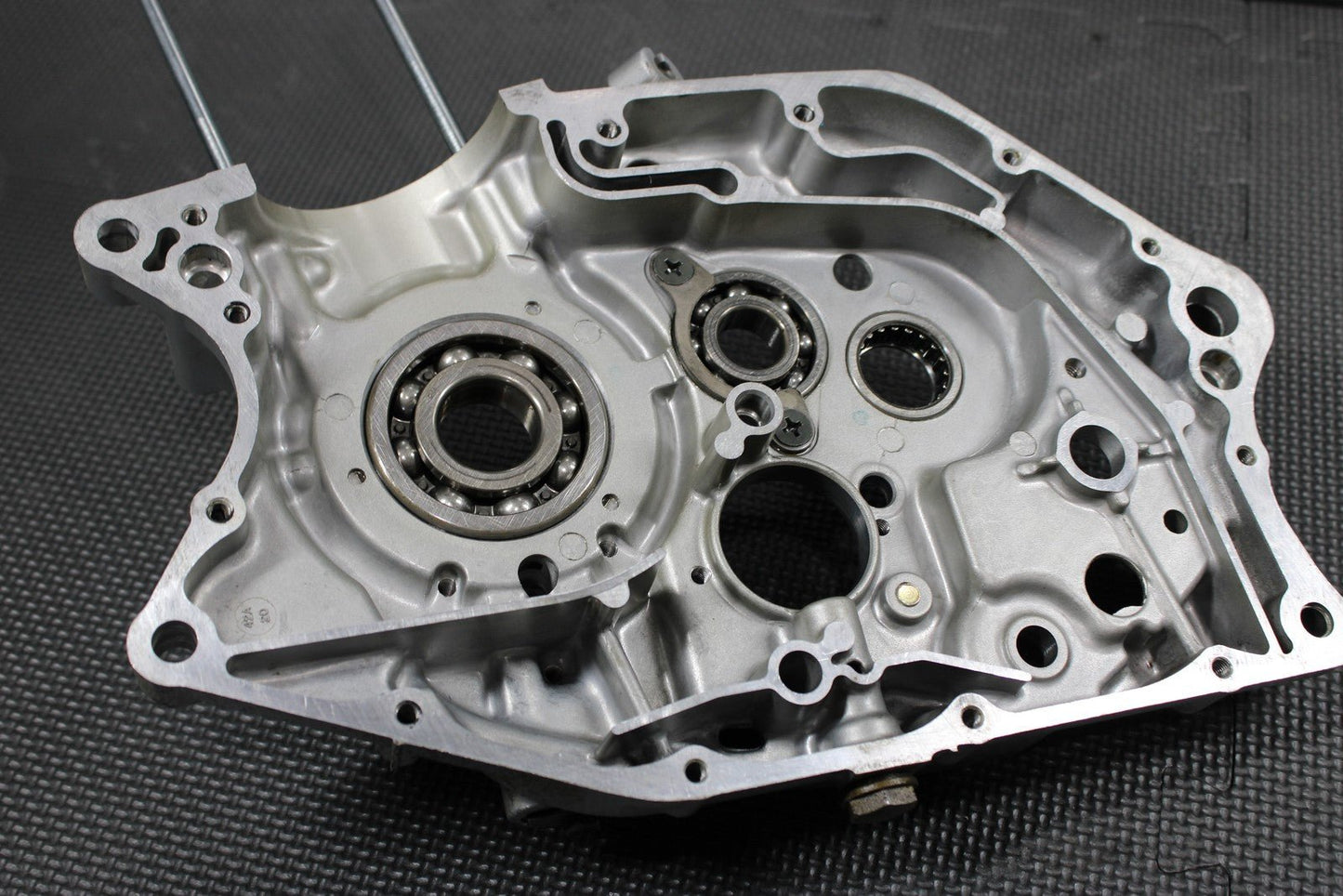 2005 SUZUKI DR200SE K5 OEM LEFT RIGHT ENGINE MOTOR CRANKCASE CRANK CASES BLOCK - hggarage