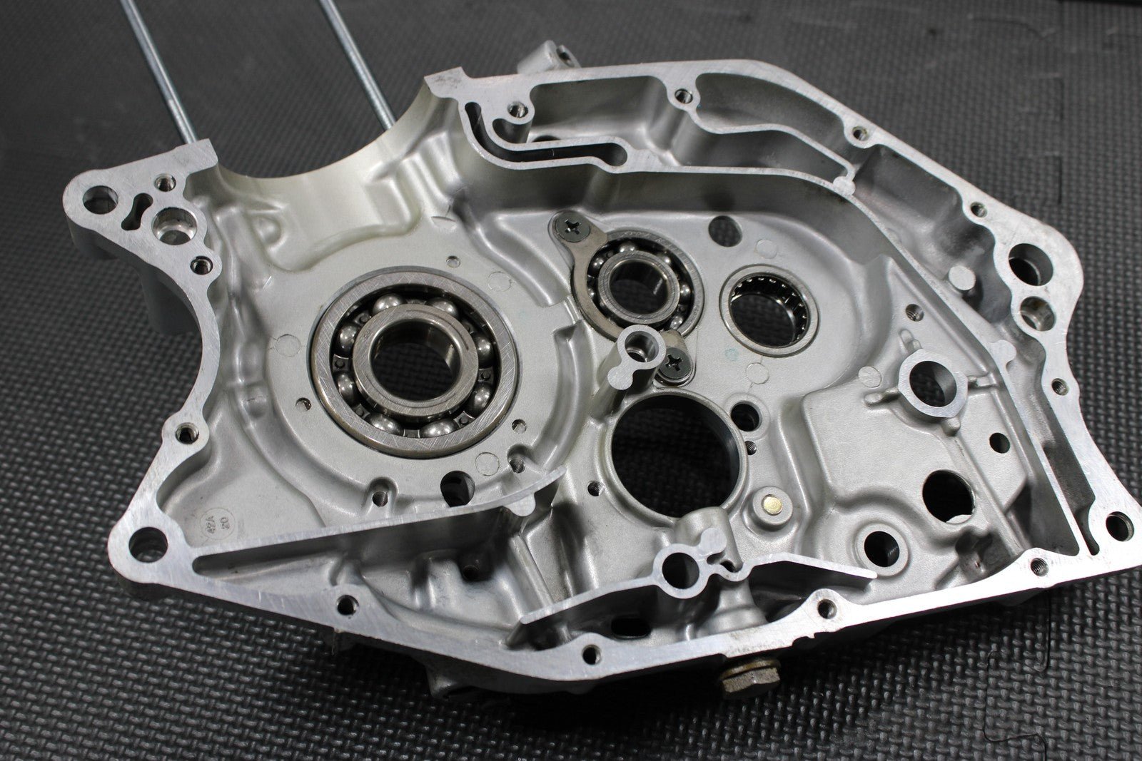 2005 SUZUKI DR200SE K5 OEM LEFT RIGHT ENGINE MOTOR CRANKCASE CRANK CASES BLOCK - hggarage