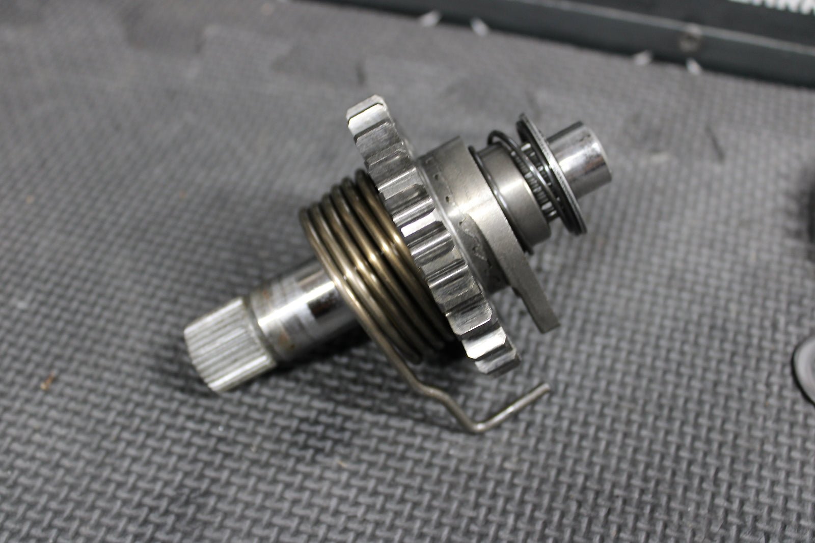 1999 YAMAHA YZ250 OEM KICKSTART KICK START SHAFT W IDLER GEAR 5CU - 15601 - 00 - 00 - hggarage