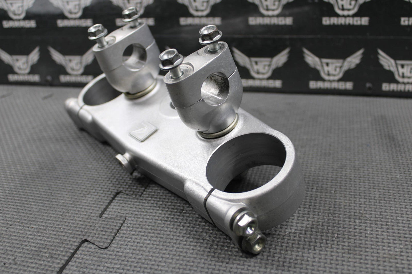 2001 HONDA CR125R CR250R OEM FORK UPPER TRIPLE TREE BAR CLAMP 53300 - KZ4 - J20 - hggarage