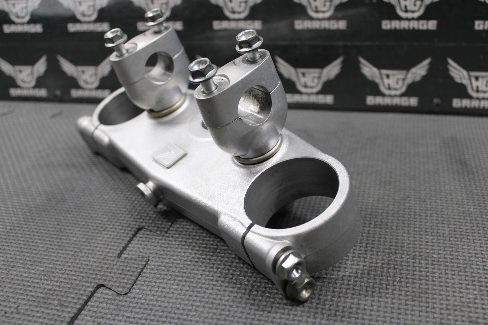 2001 HONDA CR125R CR250R OEM FORK UPPER TRIPLE TREE BAR CLAMP 53300 - KZ4 - J20 - hggarage