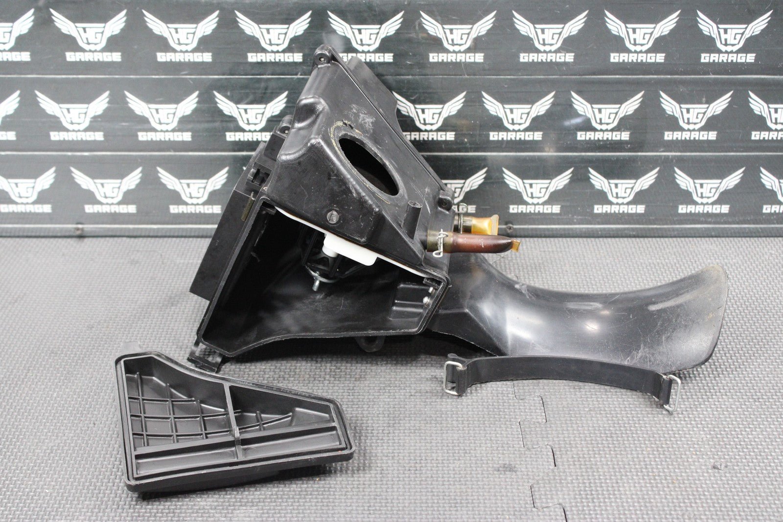 2000 YAMAHA TTR125L 00 - 03 OEM AIRBOX INTAKE AIR CLEANER CASE 5HP - 14411 - 01 - 00 - hggarage