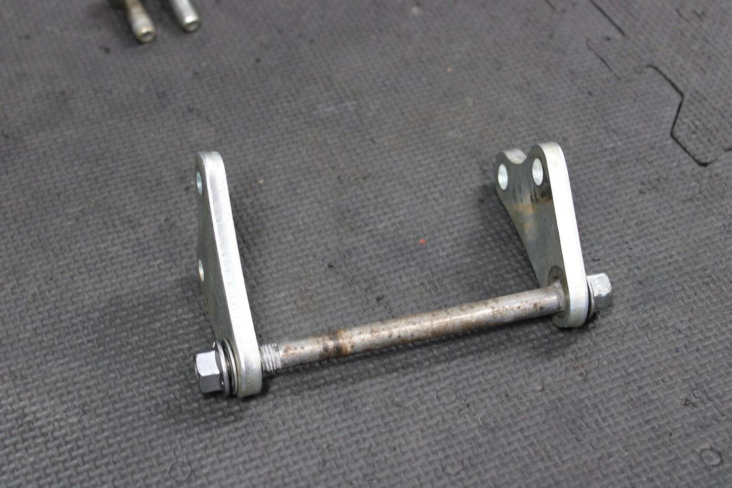 2022 YAMAHA YZ450FX OEM ENGINE MOTOR MOUNT STAY BRACKETS 90201 - 10045 - 00 - hggarage