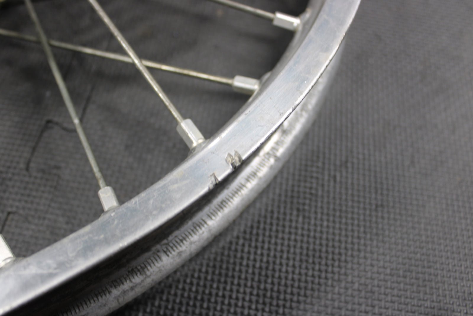 1999 SUZUKI 96 - 00 RM125 RM250 OEM FRONT WHEEL RIM 54111 - 36E10 55311 - 36E00 - hggarage