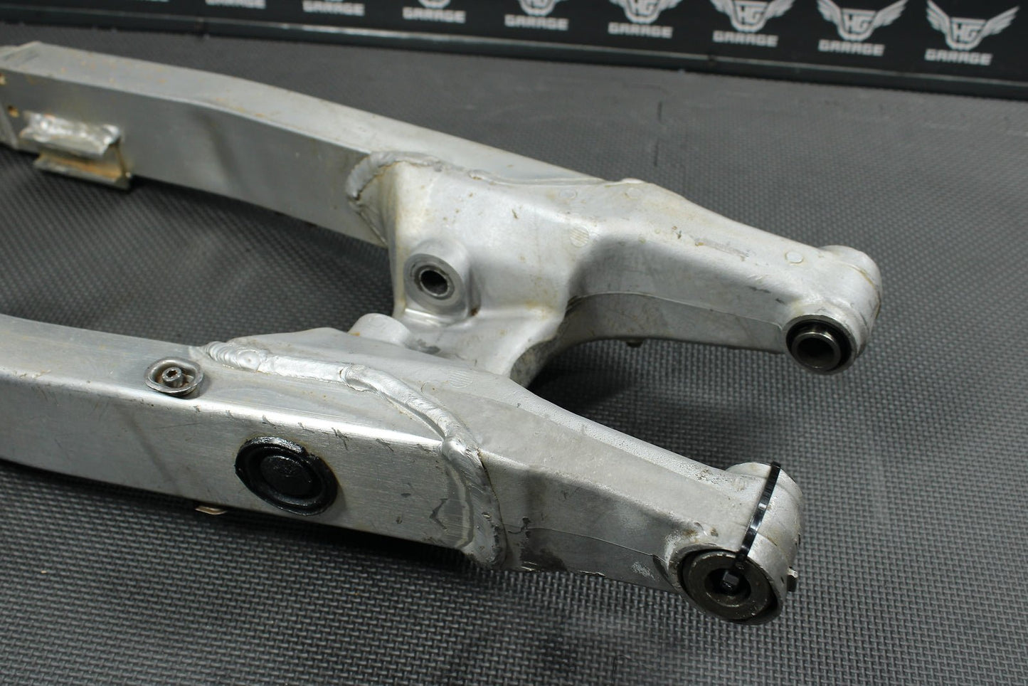 1993 Honda CR250R OEM Swingarm Swing Arm Suspension 52100 - KZ3 - 890ZA - hggarage