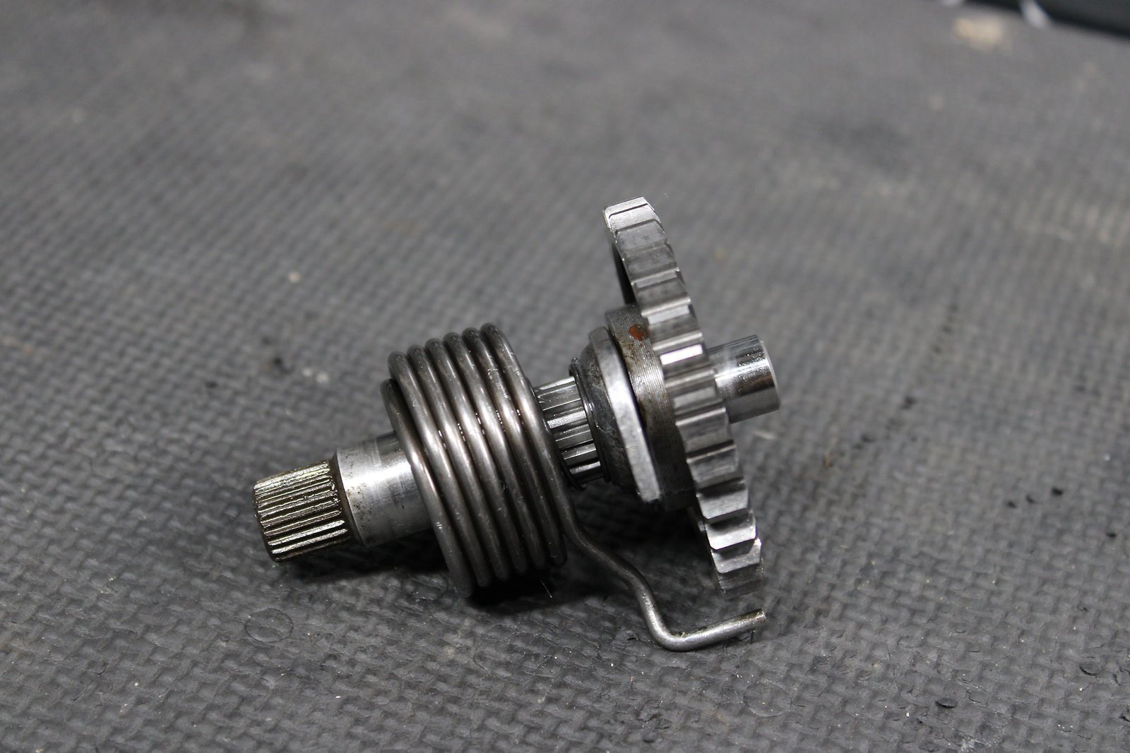 2005 Kawasaki KX100 KX85 OEM Kickstart Kick Start Shaft W Idler Gear Assembly - hggarage
