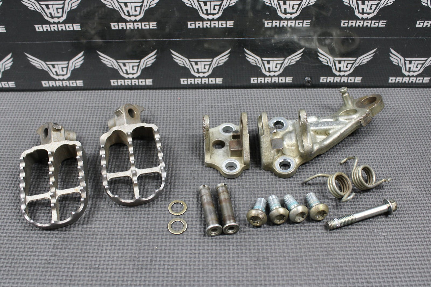 2019 YAMAHA 15 - 19 WR250F YZ250FX YZ450FX OEM PEGS FOOTPEGS MOUNTS BRACKETS - hggarage