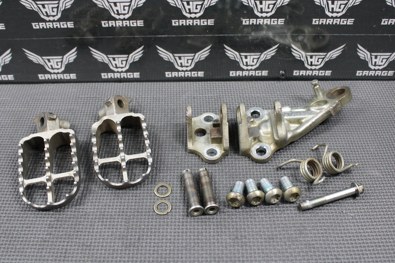 2019 YAMAHA 15 - 19 WR250F YZ250FX YZ450FX OEM PEGS FOOTPEGS MOUNTS BRACKETS - hggarage