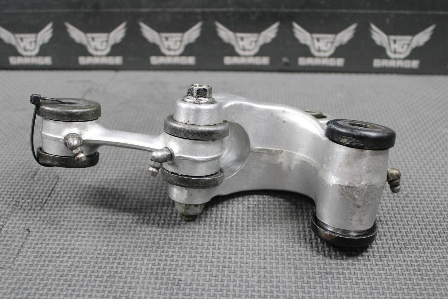 1991 HONDA 86 - 95 XR250R OEM REAR SHOCK LINKAGE ARM BOLTS 52460 - KN5 - 000 NICE! - hggarage