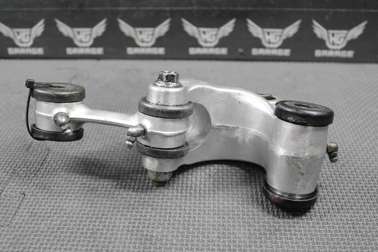 1991 HONDA 86 - 95 XR250R OEM REAR SHOCK LINKAGE ARM BOLTS 52460 - KN5 - 000 NICE! - hggarage
