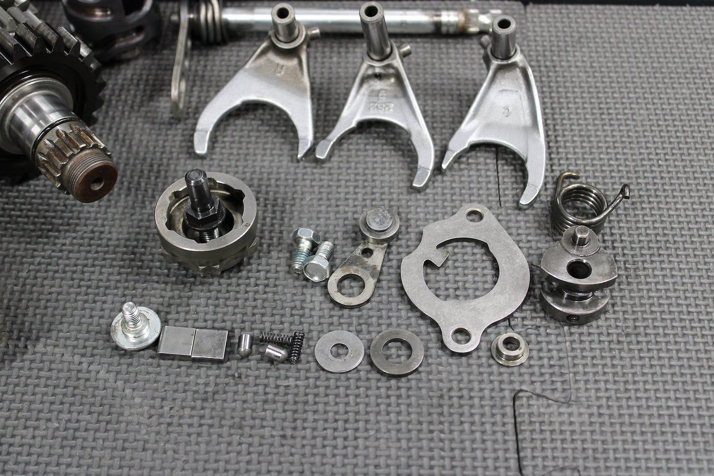 2009 YAMAHA YZ450F OEM ENGINE TRANSMISSION TRANNY ASSEMBLY GEARS - hggarage