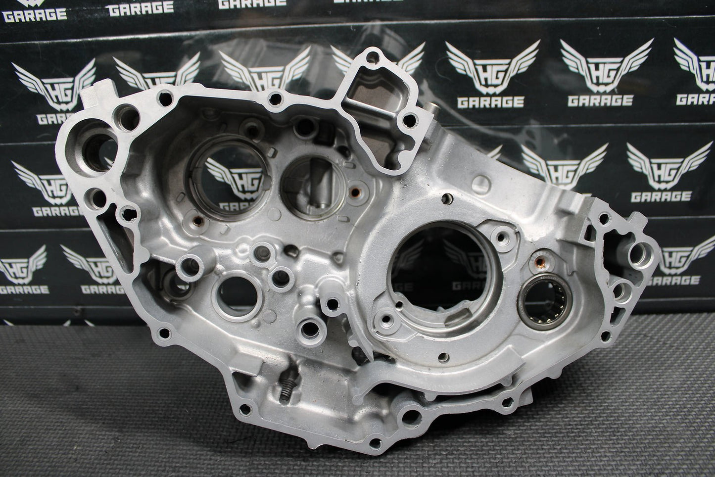 2002 Yamaha WR426F YZ426F OEM Left Side Crankcase Crank Case Half Bottom End - hggarage