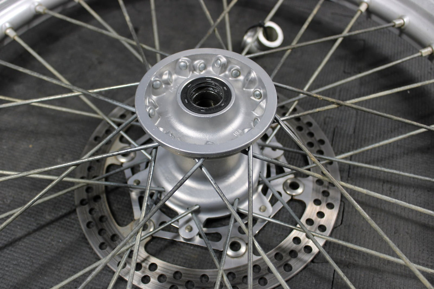 2006 YAMAHA YZ250F OEM EXCEL FRONT WHEEL RIM HUB ASSEMBLY 5NY - 25111 - 00 - 00 - hggarage