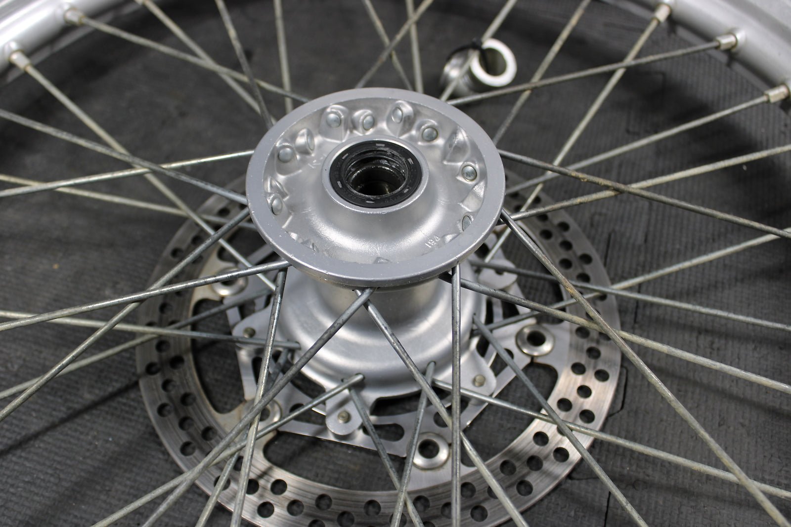 2006 YAMAHA YZ250F OEM EXCEL FRONT WHEEL RIM HUB ASSEMBLY 5NY - 25111 - 00 - 00 - hggarage