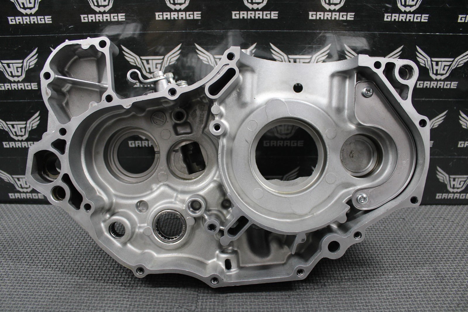 2003 KAWASAKI KLX400SR DRZ400 OEM LEFT RIGHT CRANKCASE CRANK CASE SET 14001 - S015 - hggarage