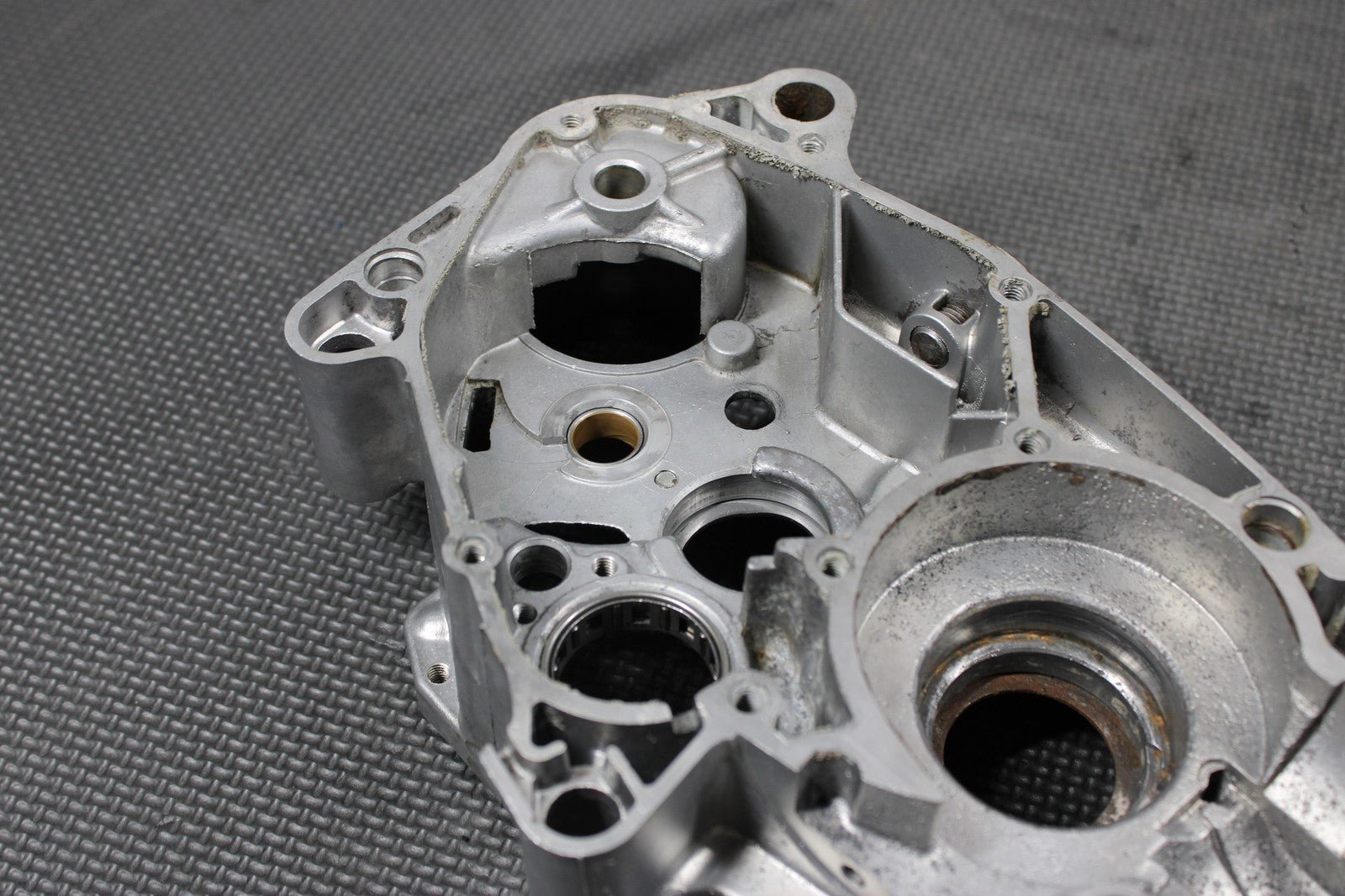 1985 YAMAHA PW80 OEM LEFT RIGHT ENGINE MOTOR CRANKCASE SET CASES BLOCK - hggarage