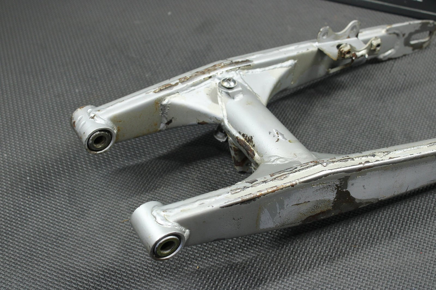 1998 Kawasaki KX60 OEM Swingarm Swing Arm Suspension 33001 - 1307 - Tx - hggarage