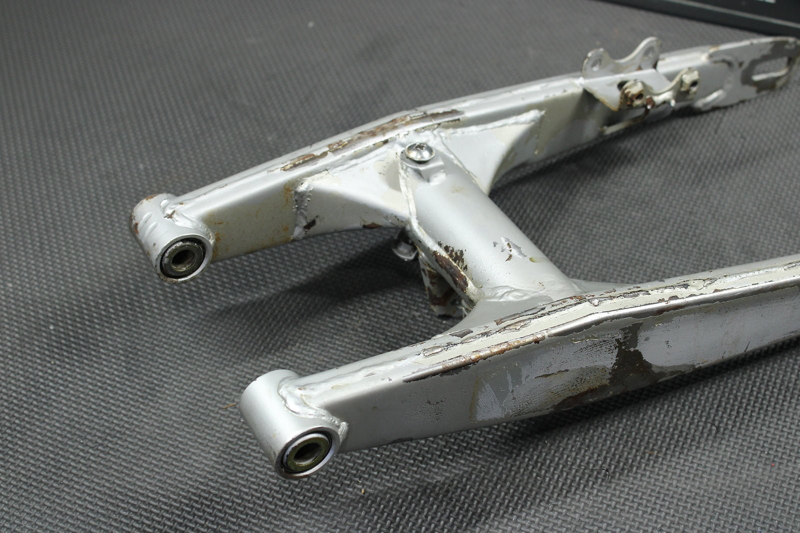 1998 Kawasaki KX60 OEM Swingarm Swing Arm Suspension 33001 - 1307 - Tx - hggarage