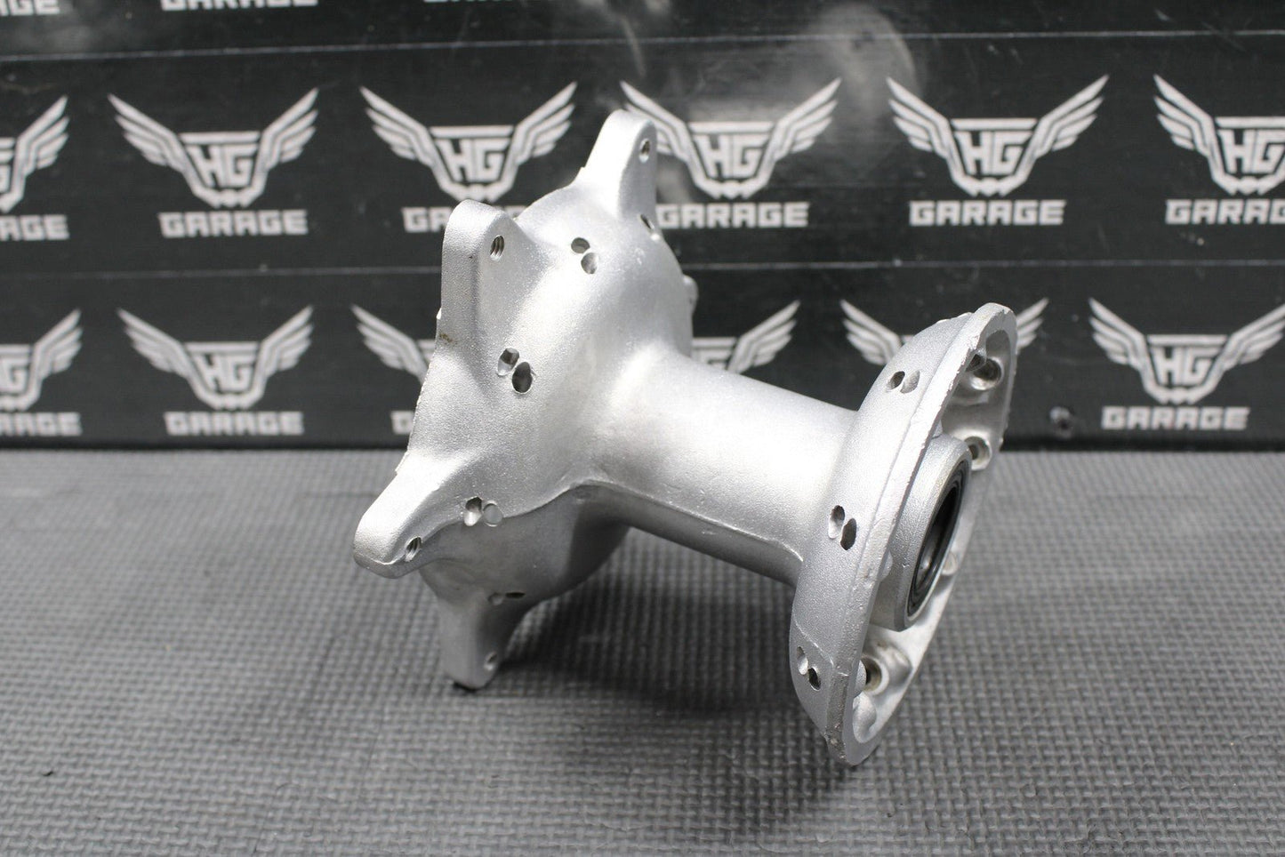 2000 97 - 00 SUZUKI RM125 RM250 OEM FRONT WHEEL HUB 54111 - 36E10 - hggarage
