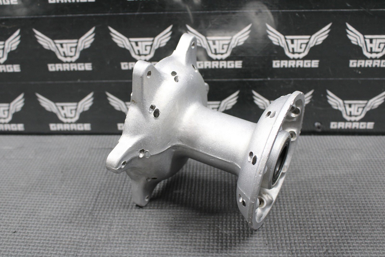 2000 97 - 00 SUZUKI RM125 RM250 OEM FRONT WHEEL HUB 54111 - 36E10 - hggarage