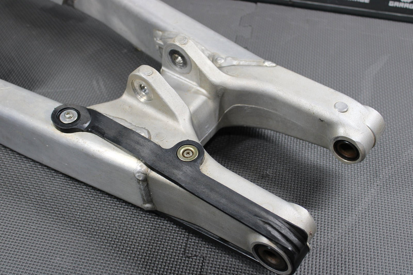 2006 Kawasaki KX450F OEM Swingarm Swing Arm Suspension 33001 - 0085 - hggarage