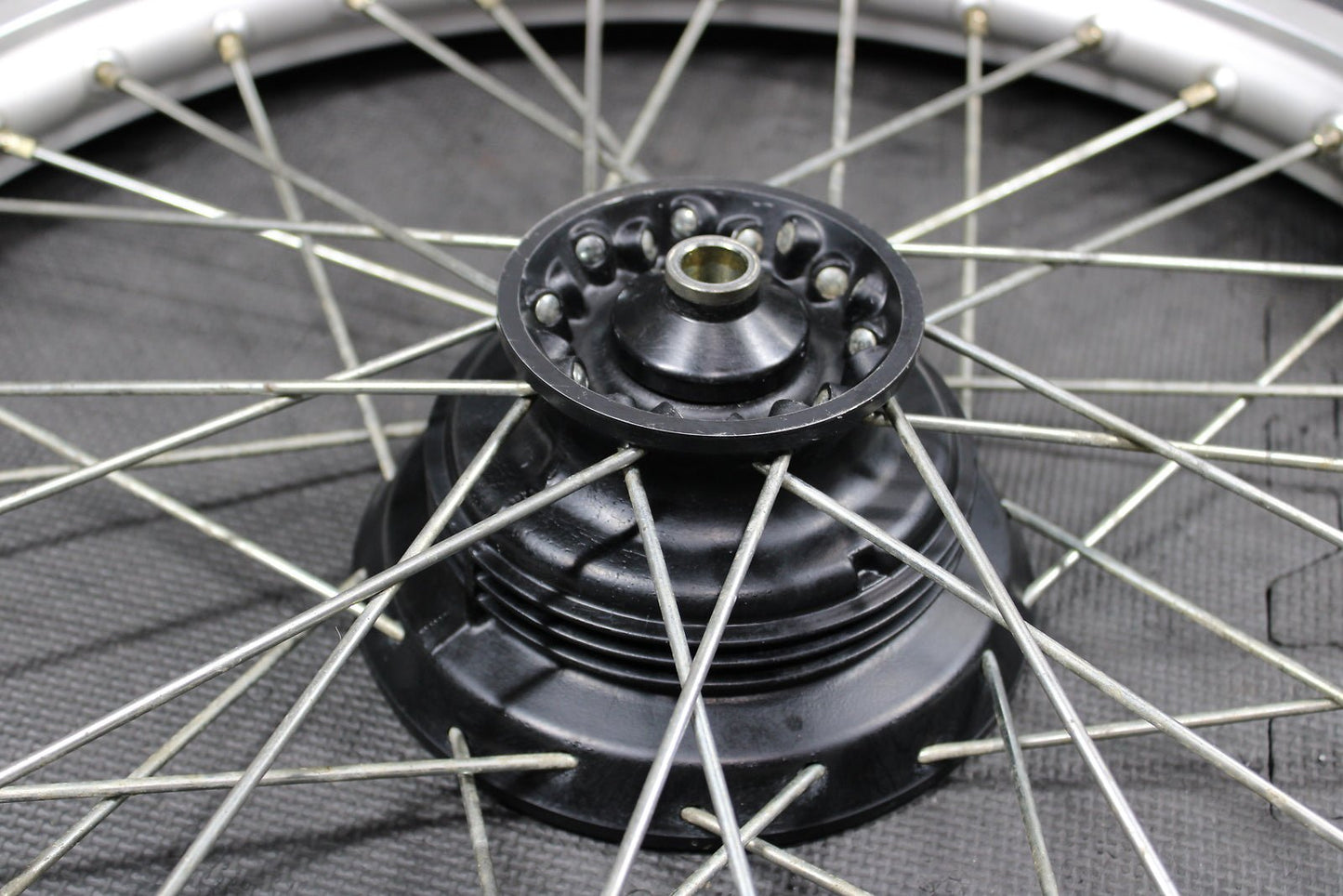 1997 Honda XR200R OEM Front Wheel Rim Assembly Mint 44635 - KT0 - A00 44701 - KA3 - 711 - hggarage