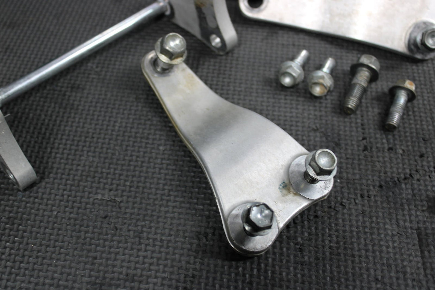 2010 Yamaha YZ450F OEM Engine Motor Mount Stay Brackets 50403 - Meb - 770 - hggarage