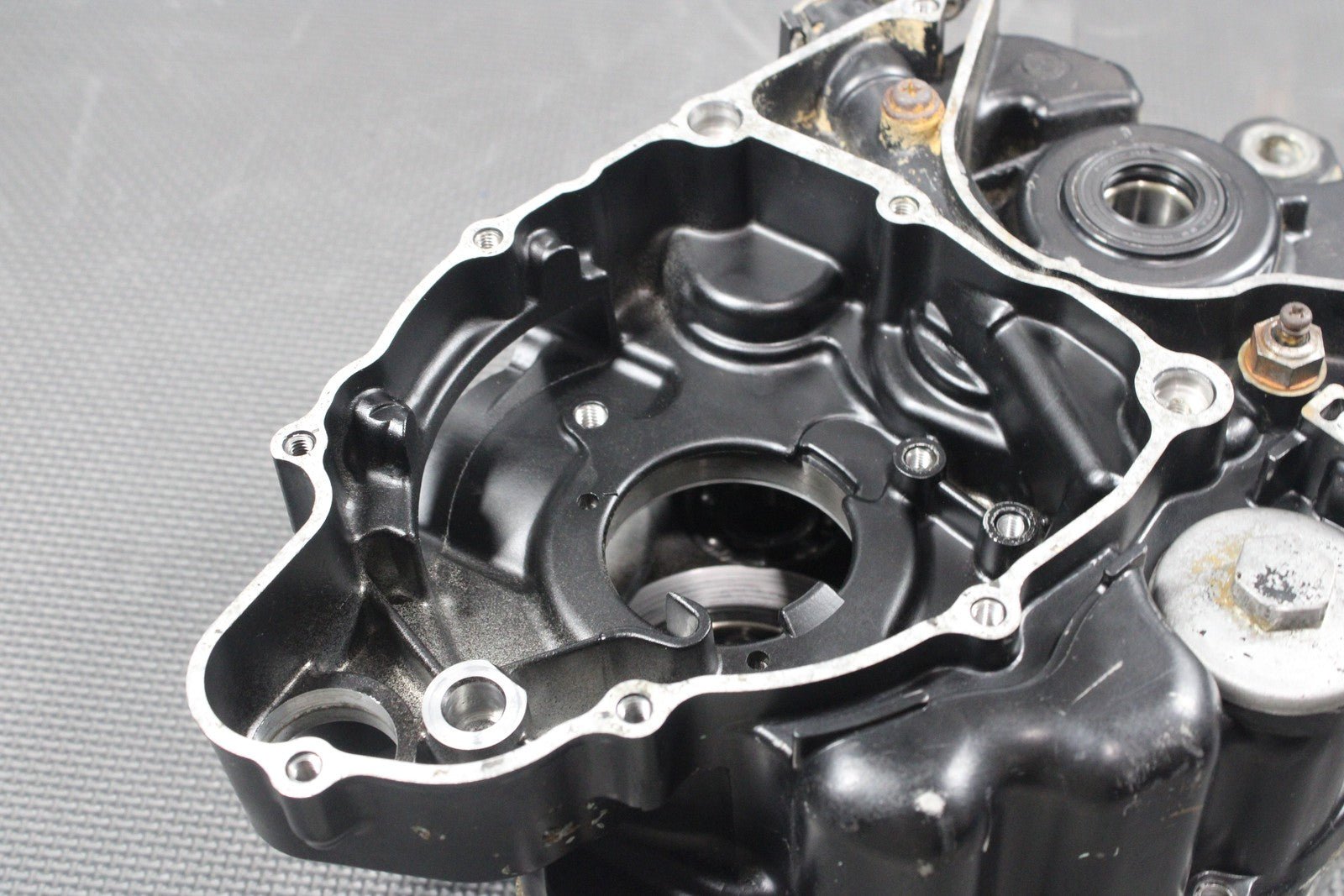 1987 YAMAHA TW200 OEM LEFT RIGHT ENGINE MOTOR CRANKCASE CRANK BLOCK SET GOOD! - hggarage