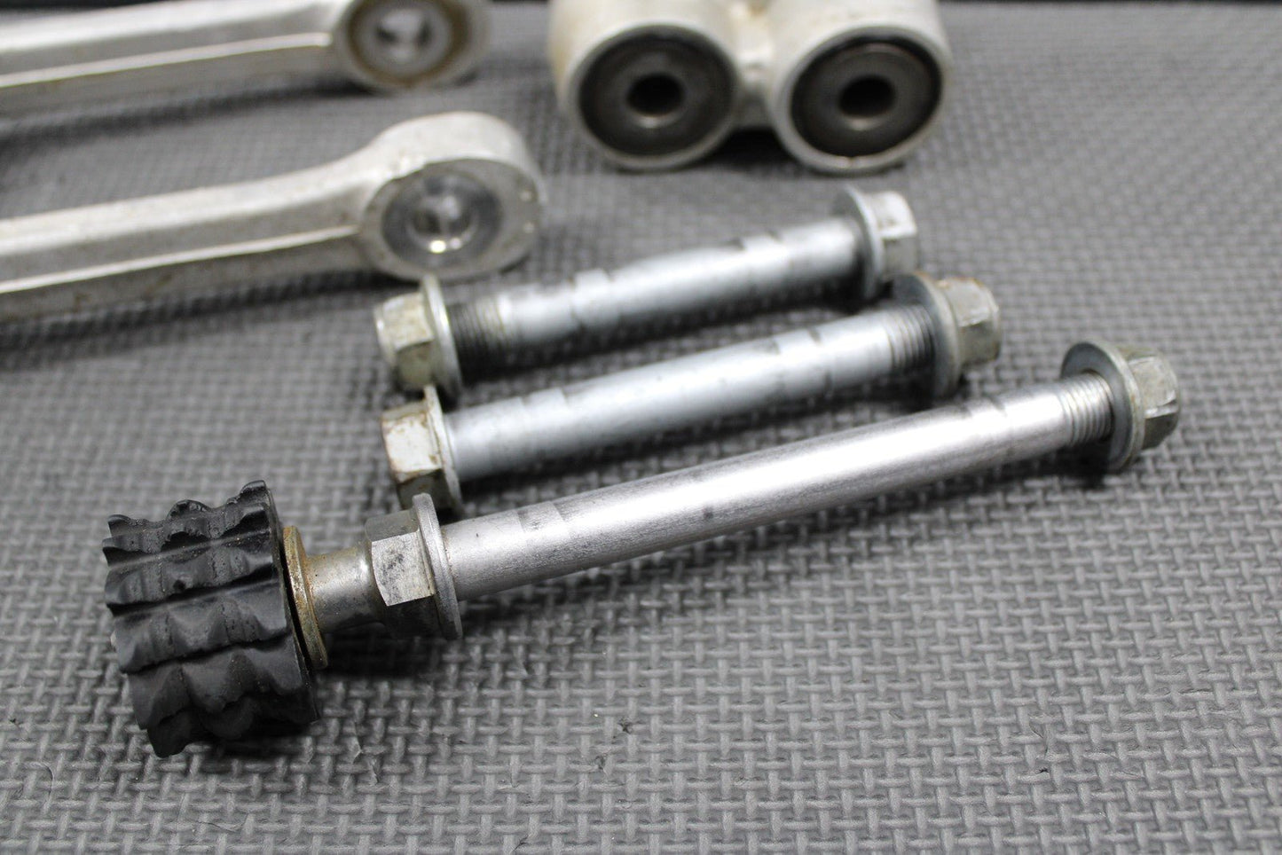 2007 06 - 08 KAWASAKI KX250F OEM REAR SHOCK SWINGARM LINKAGE DOGBONE 39007 - 0057 - hggarage
