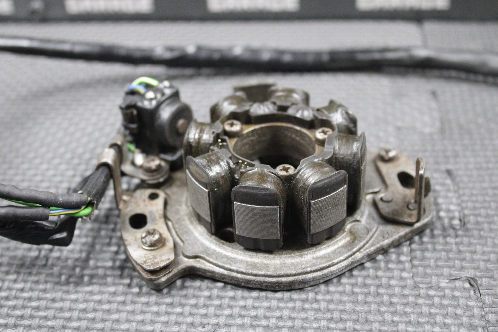 2000 HONDA CR125R OEM KZ4S STATOR MAGNETO GENERATOR ALTERNATOR 31100 - KZ4 - A91 - hggarage
