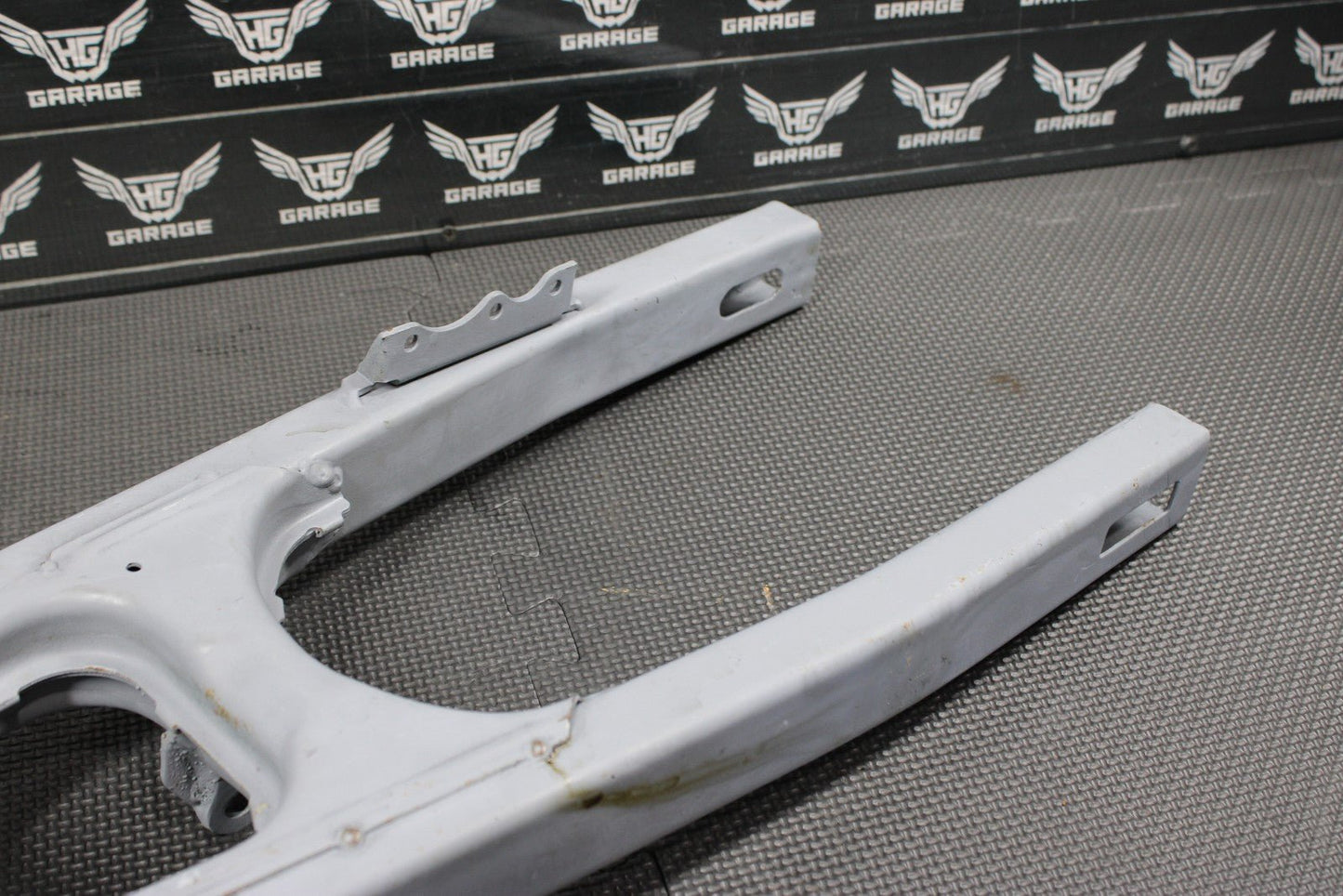1991 88 - 91 HONDA CR80R OEM SWINGARM SWING ARM SUSPENSION 52000 - GS2 - 405 - hggarage