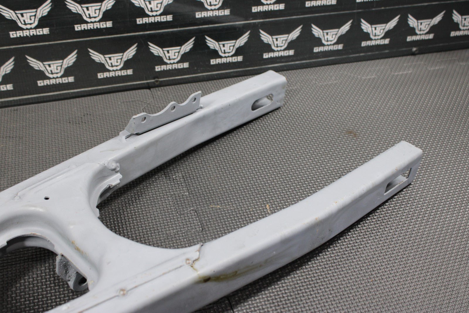 1991 88 - 91 HONDA CR80R OEM SWINGARM SWING ARM SUSPENSION 52000 - GS2 - 405 - hggarage