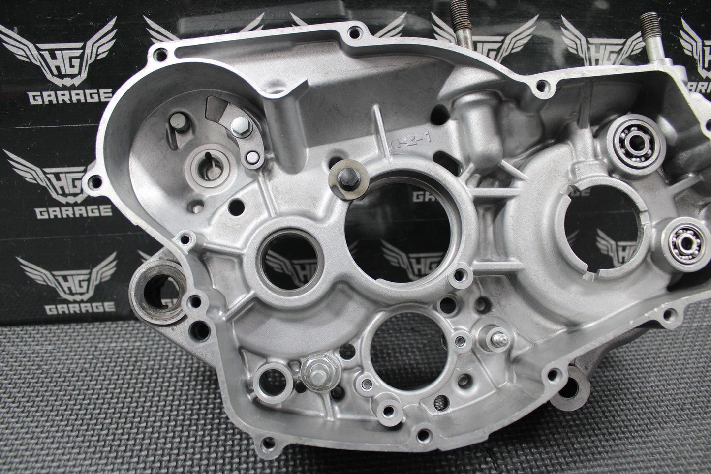2006 2007 KAWASAKI KX250 OEM RIGHT ENGINE CRANKCASE CRANK CASE 14001 - 0065 GOOD! - hggarage