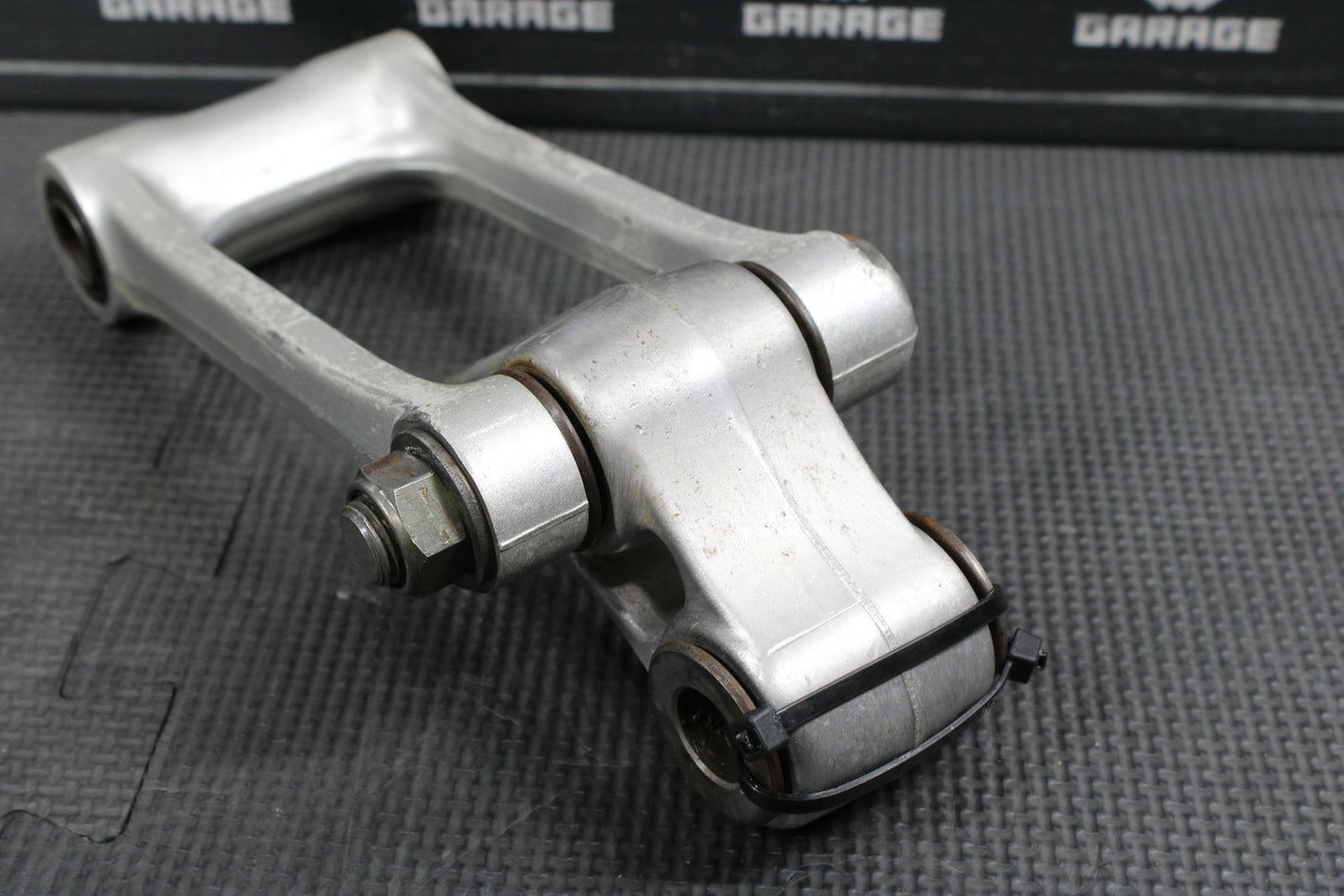 2002 YAMAHA YZ250 OEM REAR SHOCK LINKAGE LINKS RLEAY ARM ASSEMBLY - hggarage
