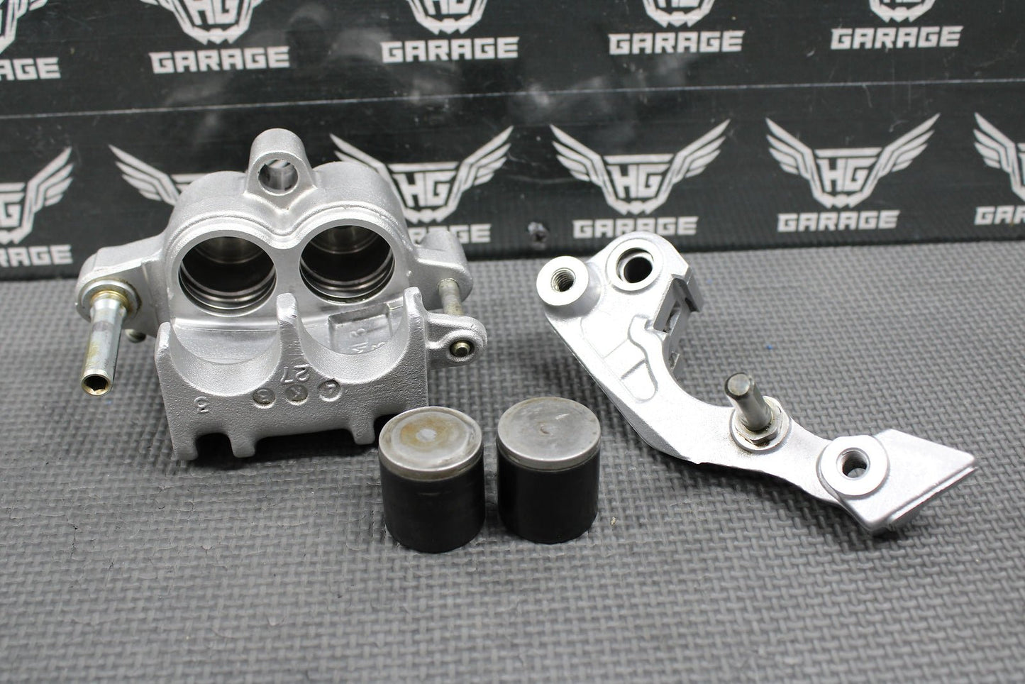 1995 HONDA CR250R OEM NISSIN FRONT BRAKE CALIPER & BRACKET 45150 - MAC - 681 NICE - hggarage