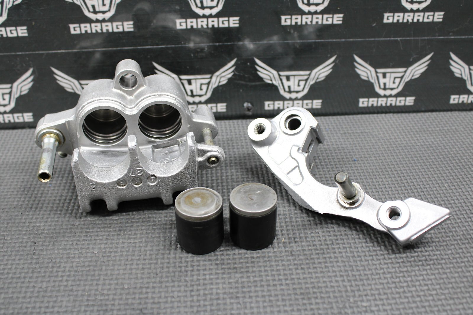 1995 HONDA CR250R OEM NISSIN FRONT BRAKE CALIPER & BRACKET 45150 - MAC - 681 NICE - hggarage