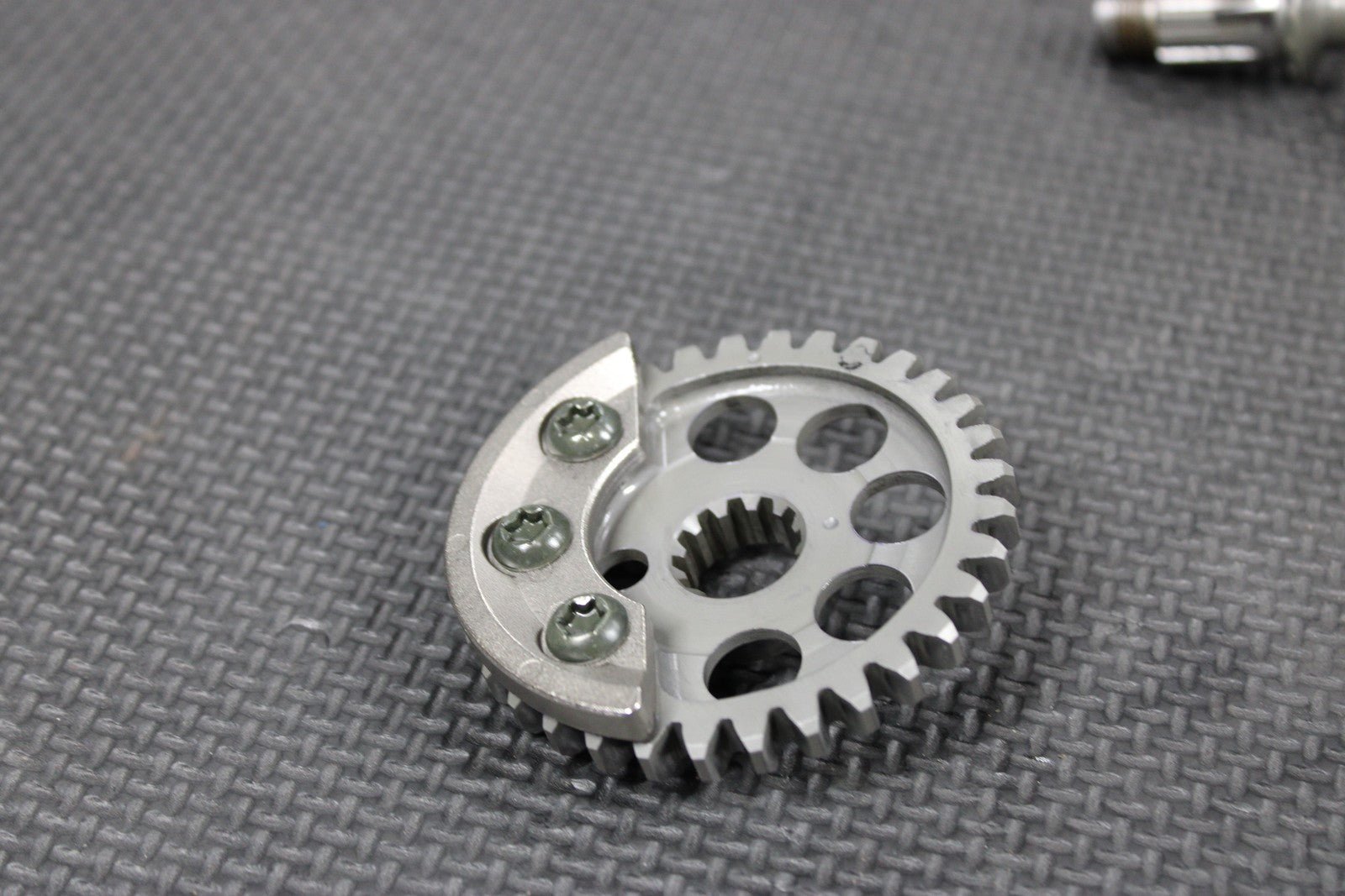 2005 YAMAHA 03 - 05 YZ450F OEM TIMING CHAIN WATER PUMP COUNTER BALANCE SHAFT GEARS - hggarage