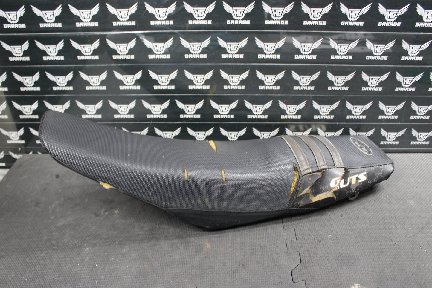 2007 YAMAHA YZ250F YZ450F OEM SEAT SADDLE CUSHION ASSEMBLY 2S2 - 24710 - 81 - 00 - hggarage