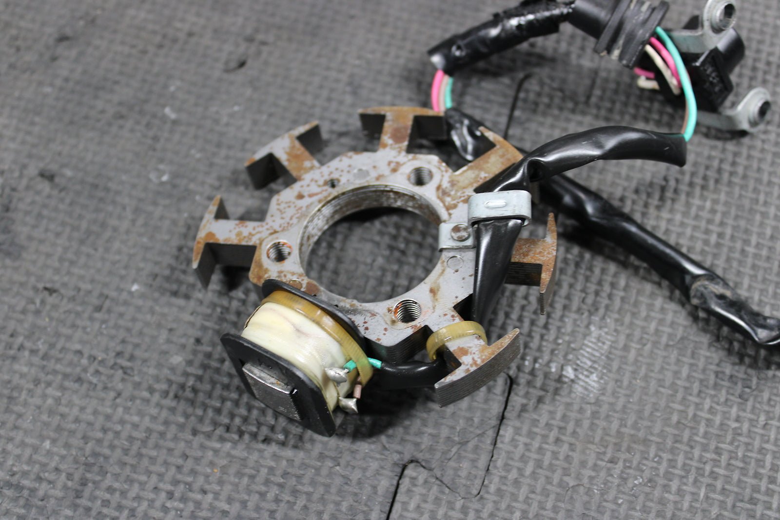 2000 Yamaha TTR125L OEM Stator Magneto Rotor Flywheel 5HP - 85510 - 02 - 00 - hggarage