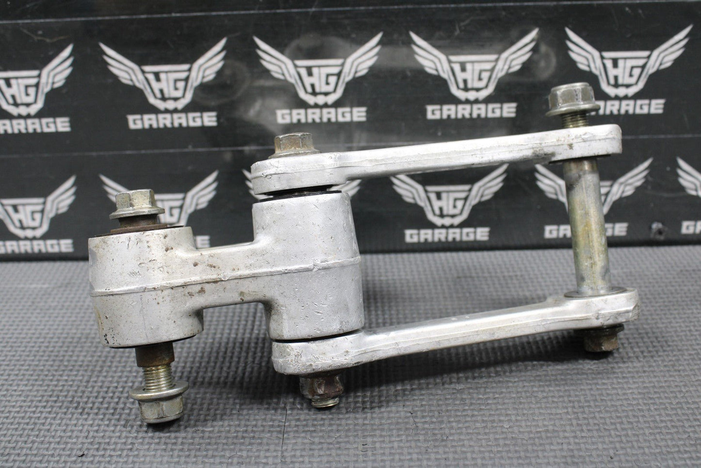 1999 98 - 99 SUZUKI RM125 OEM REAR SHOCK SWINGARM LINKAGE LINKS LEVER 62600 - 37820 - hggarage