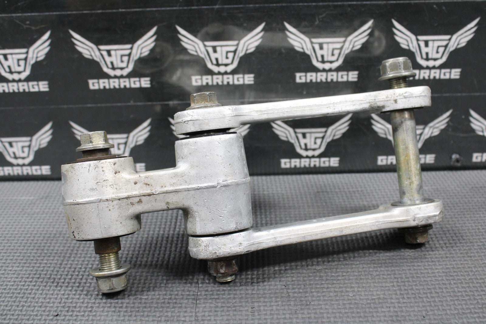 1999 98 - 99 SUZUKI RM125 OEM REAR SHOCK SWINGARM LINKAGE LINKS LEVER 62600 - 37820 - hggarage