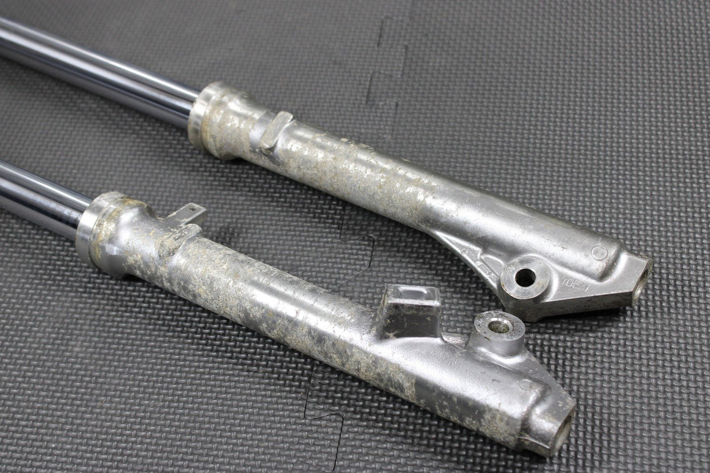 1985 YAMAHA PW80 83 - 85 OEM RIGHT LEFT FRONT SUSPENSION FORKS 21W - 23103 - 00 - 00 - hggarage