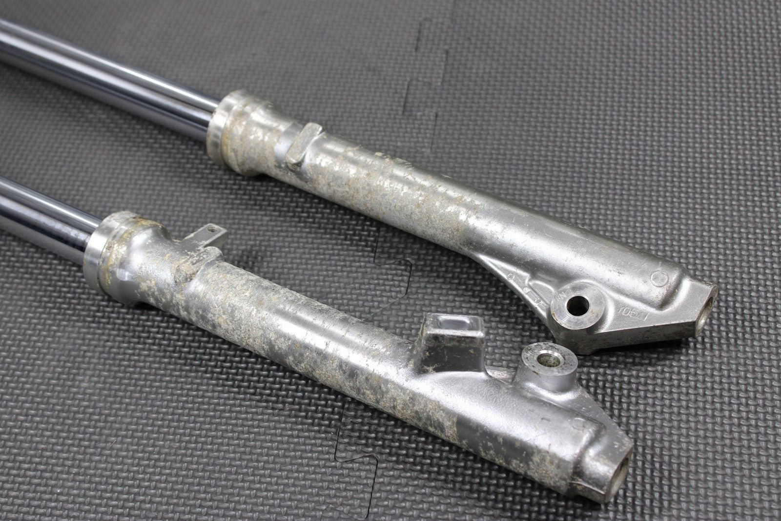 1985 YAMAHA PW80 83 - 85 OEM RIGHT LEFT FRONT SUSPENSION FORKS 21W - 23103 - 00 - 00 - hggarage