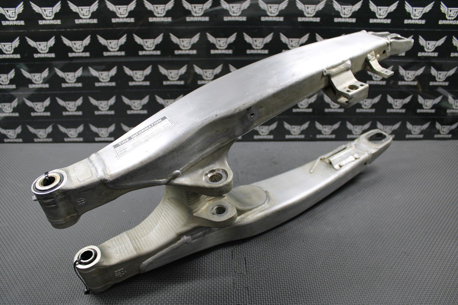 2020 YAMAHA YZ250F YZ250FX YZ450F OEM SWINGARM SWING ARM BR9 - 22110 - 00 - 00 GOOD - hggarage
