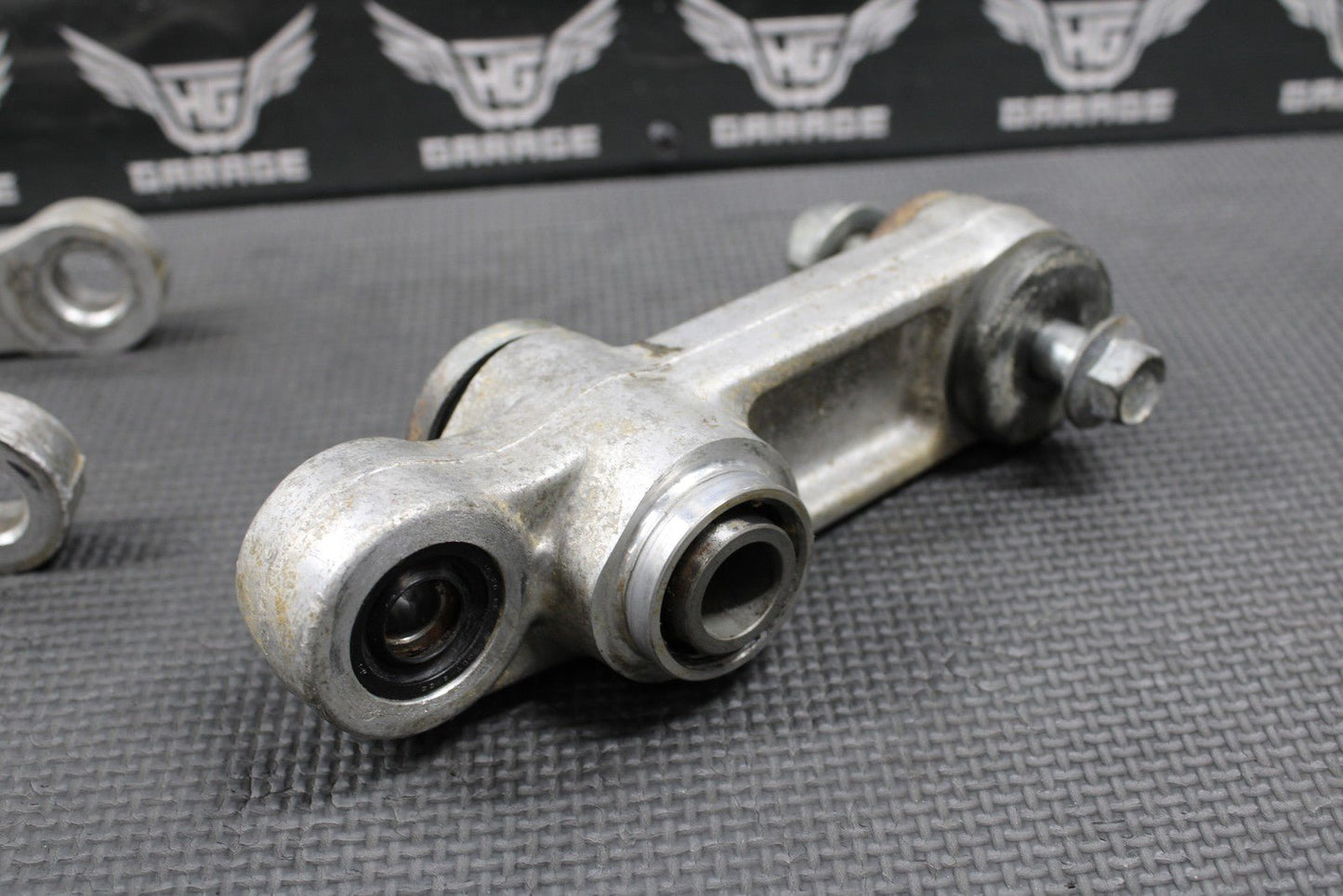 1994 SUZUKI 93 - 95 RM125 93 - 95 RM250 OEM REAR SHOCK LINKAGE LINKS 62600 - 28810 - hggarage