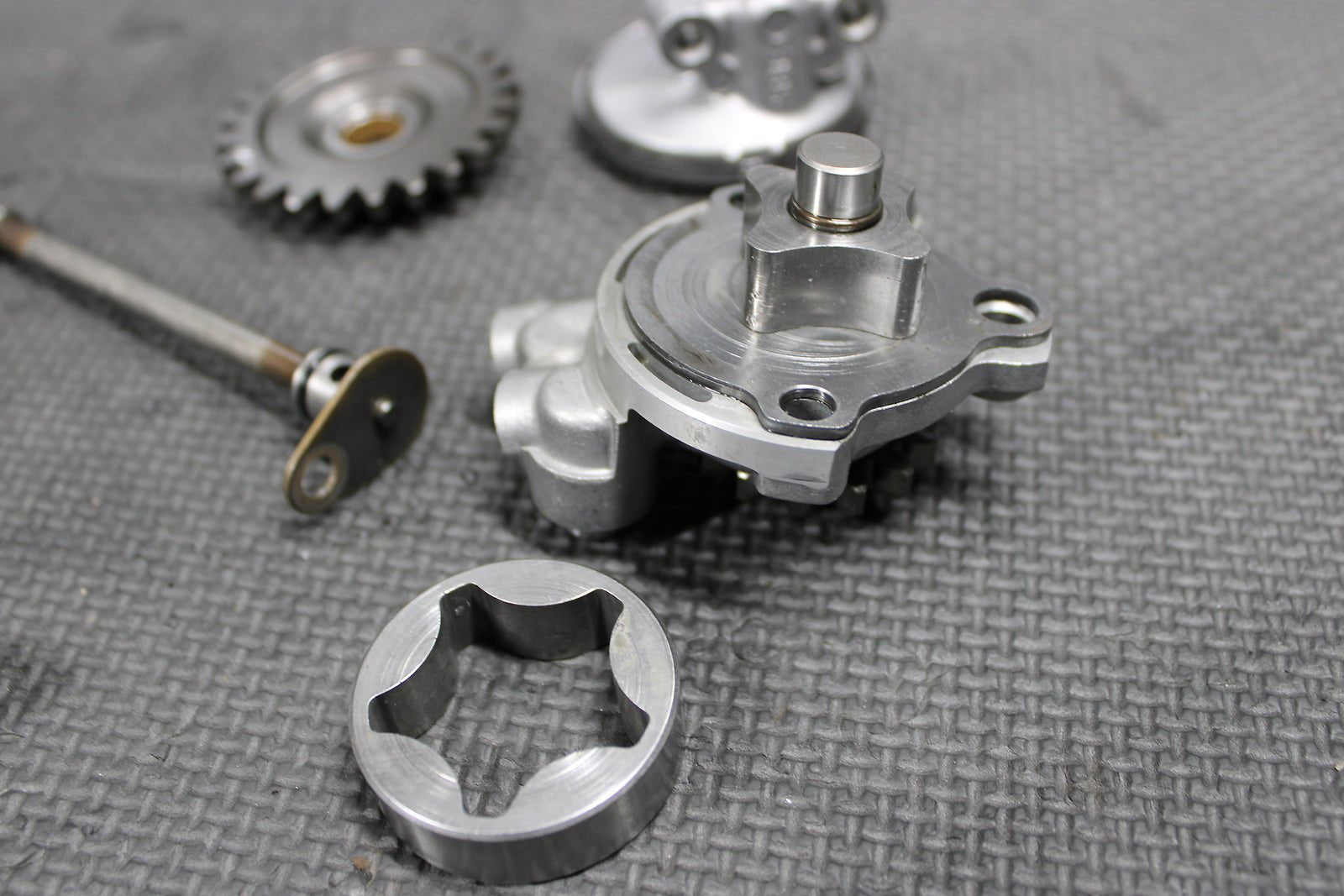 2002 Yamaha YZ400F YZ426F OEM Engine Motor Oil Pump Assembly Line Gear Strainer - hggarage