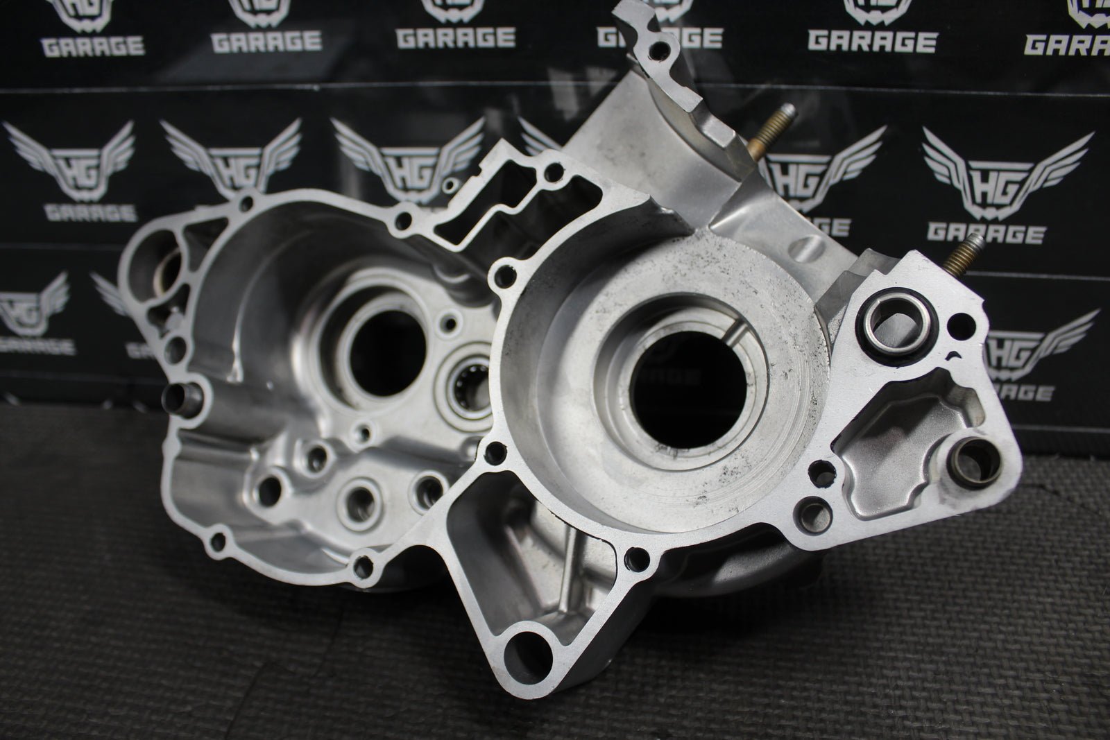 1998 Yamaha YZ125 OEM Left Engine Motor Crankcase Crank Case Block 5DH - 15111 - 00 - hggarage