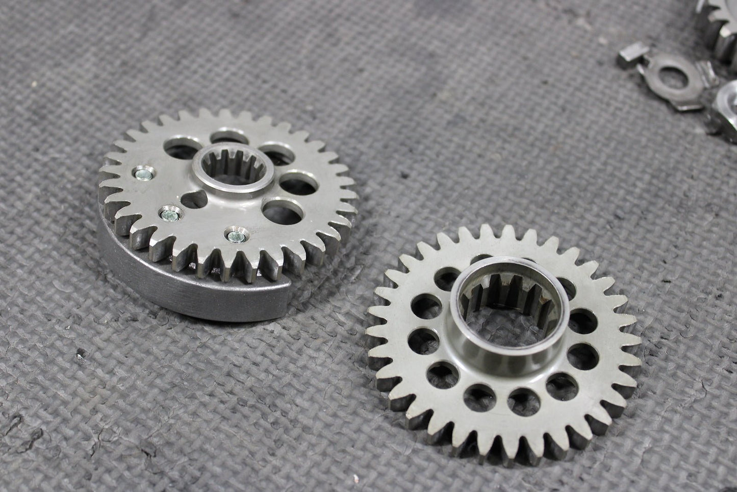 2010 Yamaha YZ450F OEM Engine Motor Crankshaft Balancer Gear 33D - 11454 - 00 - 00 - hggarage