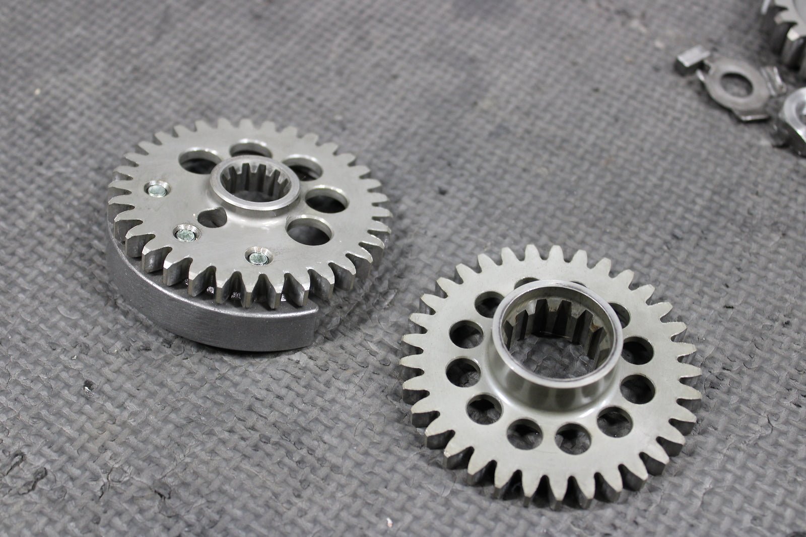 2010 Yamaha YZ450F OEM Engine Motor Crankshaft Balancer Gear 33D - 11454 - 00 - 00 - hggarage